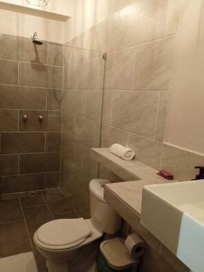 Bathroom - History Center Hotel (Medellín)