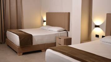 Habitación familiar | Escritorio, espacio para trabajar con laptop y insonorización