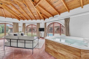 Bañera de hidromasaje privada