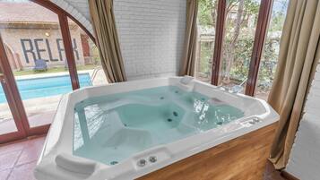 Private spa tub