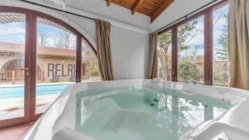 Deluxe Villa | Private spa tub