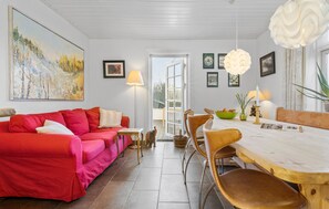 Smart TV, fireplace - Nice home in Farsø with WiFi (Farsø)