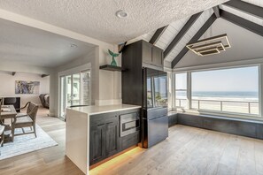 Interior - Mermaid Cove - Luxury Ocean Front - Beach Access - Sauna -Fully Loaded (Newport)