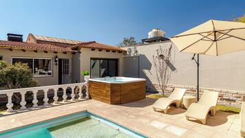 ๋น๋ผ | ํ
๋ผ์ค/ํํฐ์ค