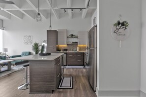 Interior - Downtown High-Rise w/ City Views, Pool & Gym (Atlanta)