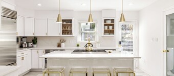 Buckhead/Hot Tub/Luxurious/Walk to Lenox Mall