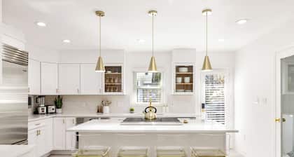 Buckhead/Hot Tub/Luxurious/Walk to Lenox Mall