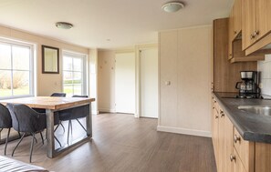 Fridge, stovetop, coffee/tea maker