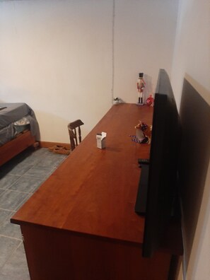 1 bedroom, WiFi - Charming 1-bedroom in cellar located on a small farm. Mountains, rivers nearby. (Frankford)