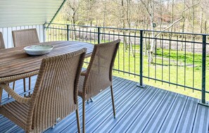 Outdoor dining - Nice home in Roslev with WiFi (Roslev)
