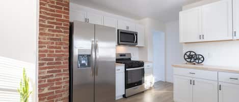 Refrigerador, microondas, horno, placa de cocina