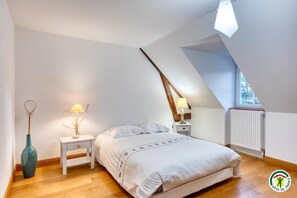 4 bedrooms, travel crib, free WiFi