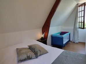 2 habitaciones y cuna de viaje 