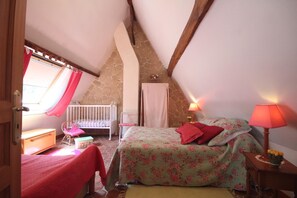 3 habitaciones, cuna de viaje y wifi gratis