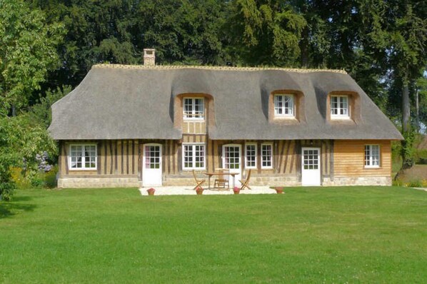 المنشأة من الخارج