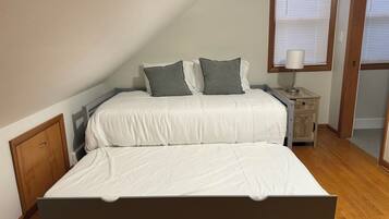 4 bedrooms, iron/ironing board, travel crib, free WiFi