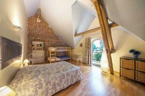 4 bedrooms, travel cot, free WiFi, wheelchair access