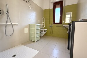 Shower, bidet, towels - M417 - Marcelli, comfortable two-room apartment 100 meters from the sea (Marcelli)