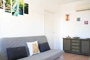 TV - M417 - Marcelli, comfortable two-room apartment 100 meters from the sea (Marcelli)