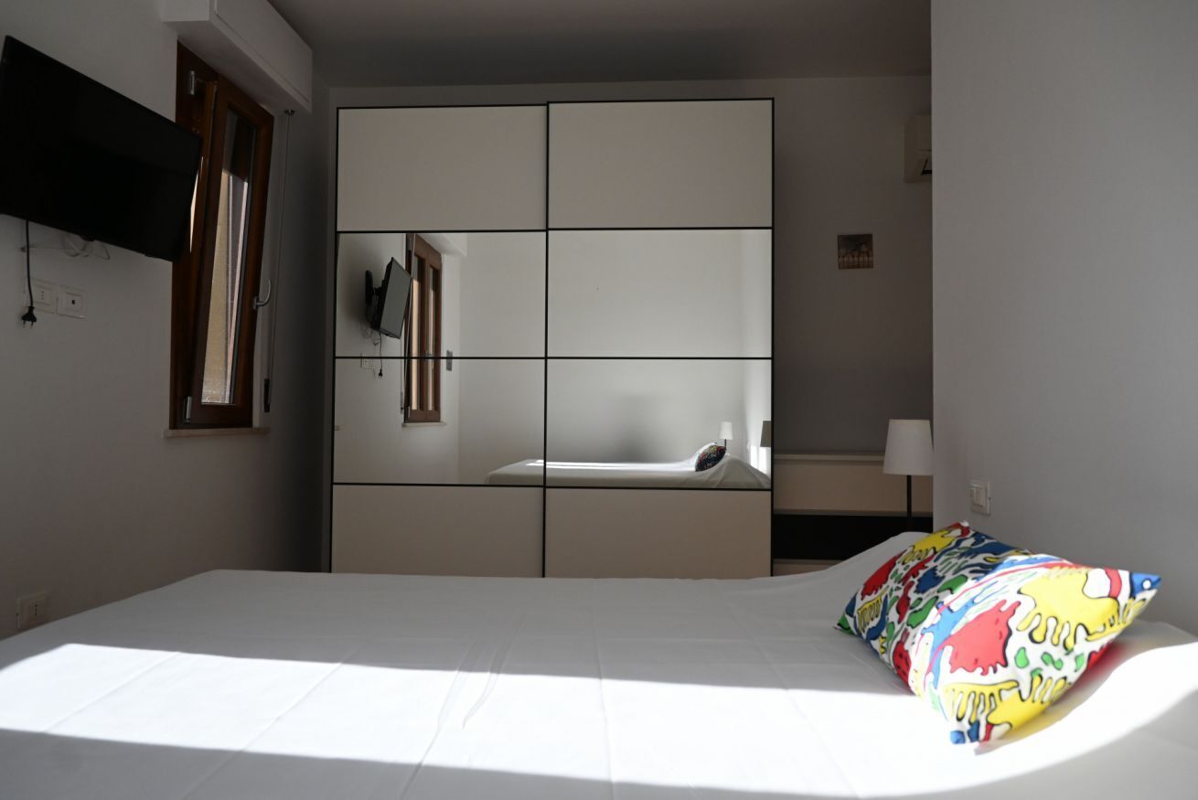 1 bedroom, bed sheets