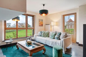 TV - Gîtes de France® - Domaine de la Valaine - Arsène & Lupin (ETRETAT)