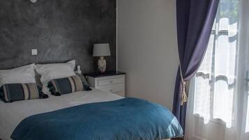 4 bedrooms, travel crib, free WiFi, wheelchair access