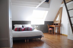 4 dormitoris, un bressol de viatge i wifi gratuïta