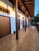 Quarto quádruplo família, varanda coberta | Wi-Fi de cortesia