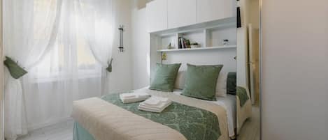 1 dormitorio, tabla de planchar con plancha, wifi y ropa de cama