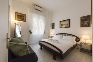 2 quartos, ferros/tábuas de passar roupa, Wi-Fi, roupa de cama