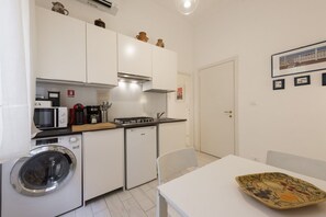 Fridge, microwave, stovetop, dishwasher