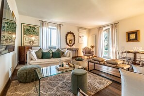 TV - Villa Porri  by MMega (Siena)