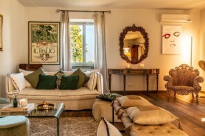 TV - Villa Porri  by MMega (Siena)