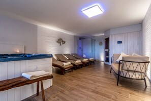 Spa - Villa Porri  by MMega (Siena)