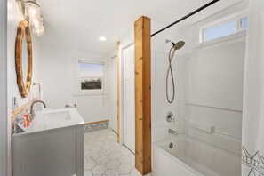 Hair dryer, towels - 2nd floor in Duplex 2BR close to Mt. Rainier (Enumclaw)