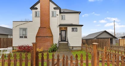 2nd floor in Duplex 2BR Ski & Hike Retreat Near Mt. Rainier