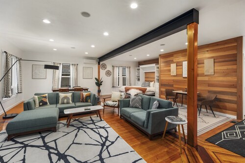 1st floor in Duplex Chic 1BR Close to Ski Resorts & Mt. Rainier