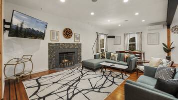 Smart TV, fireplace