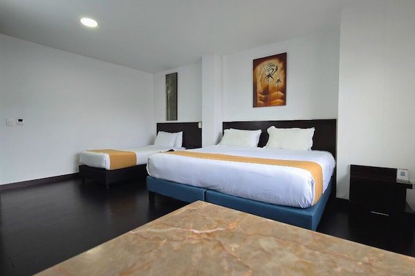 In-room safe, laptop workspace, iron/ironing board, free WiFi