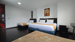 In-room safe, laptop workspace, iron/ironing board, free WiFi - Hotel City Center Corferias (Bogotá)