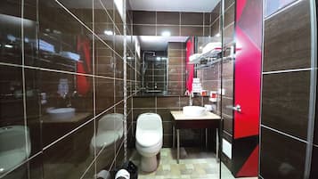 Ducha, toallas, jabón, shampoo