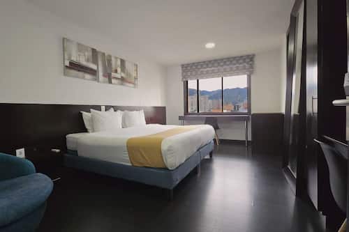 In-room safe, laptop workspace, iron/ironing board, free WiFi