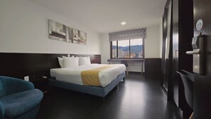 In-room safe, laptop workspace, iron/ironing board, free WiFi - Hotel City Center Corferias (Bogotá)