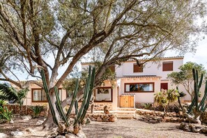 Exterior - Country House 'Ses Cases' with Mountain View, Private Pool and Wi-Fi (Manacor)