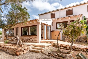 Exterior - Country House 'Ses Cases' with Mountain View, Private Pool and Wi-Fi (Manacor)