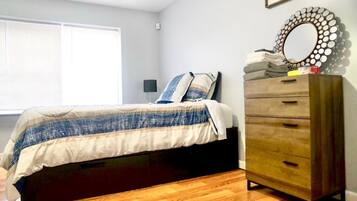 1 slaapkamer, een strijkplank/strijkijzer, wifi, beddengoed