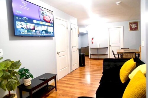 Lovely Loft Near NYC, EWR &
American Dream Mall