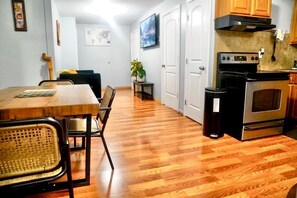 Dining - Lovely Loft Near NYC, EWR &
American Dream Mall (Newark)
