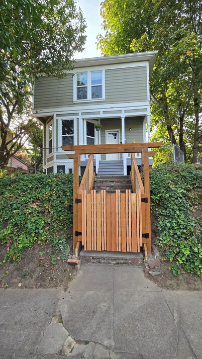 Cozy 3-beds house in NE Portland.