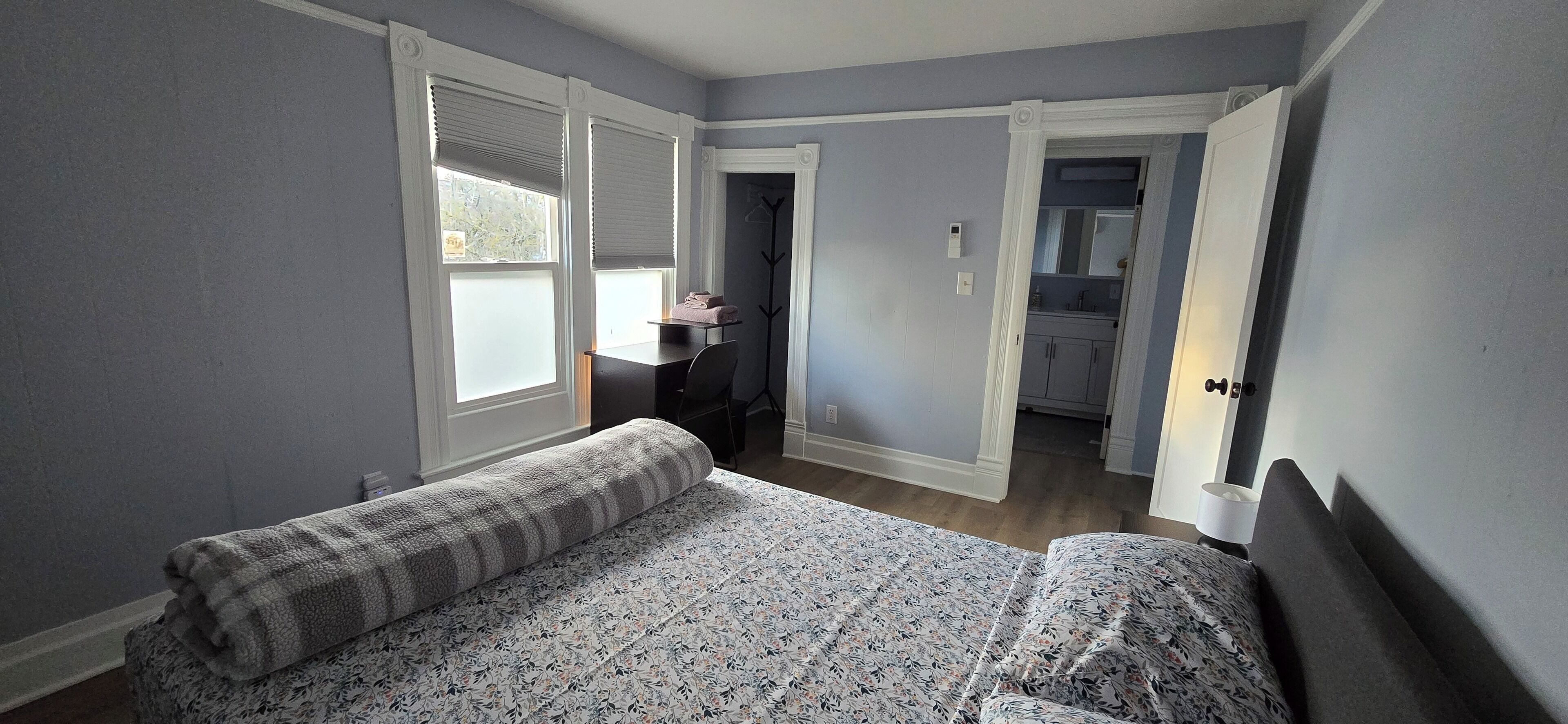 3 bedrooms, desk, iron/ironing board, free WiFi